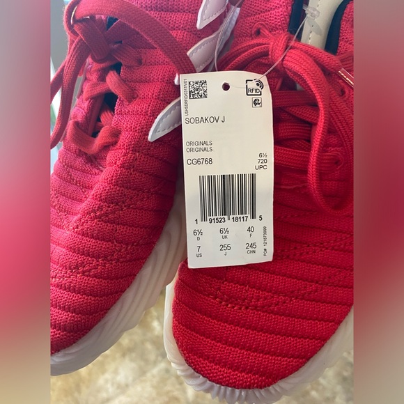 Adidas sobakvo red and white size 7 - Picture 4 of 12